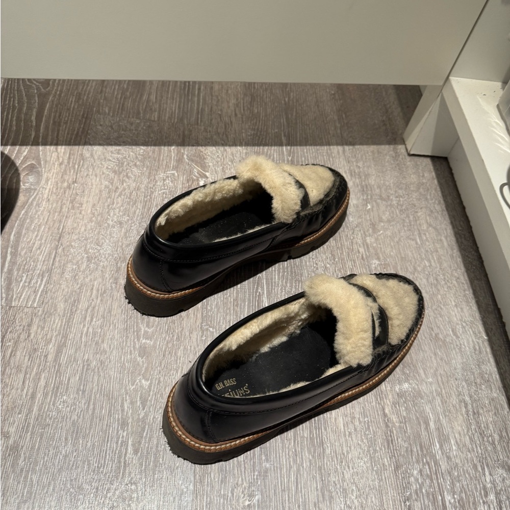 G.H. Bass & Co. Black and Cream Loafers - Picture 3 of 4